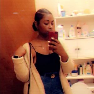 Meet your Posher, Desiree